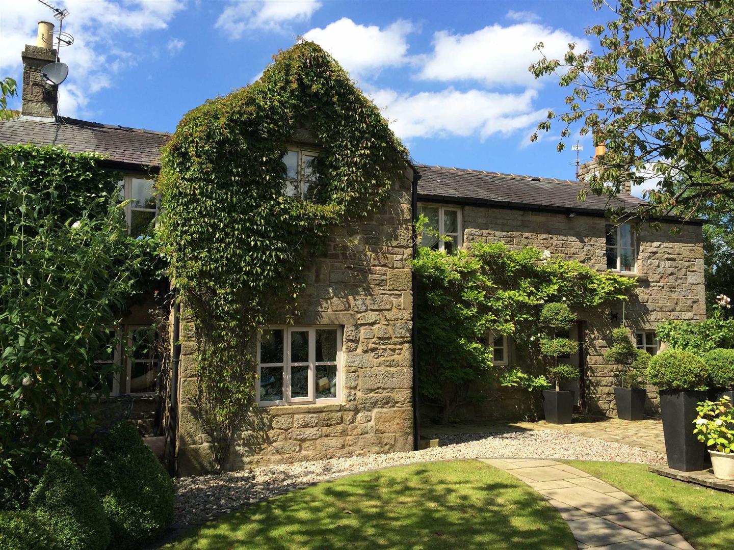 3 Bed Semi-detached House For Sale - Main Image